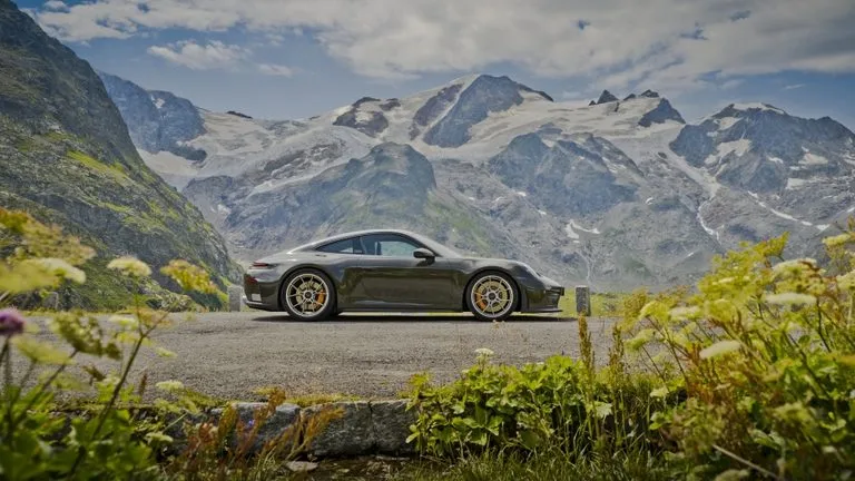 포르쉐 911 GT3 - The Porsche 911 GT3 Bergsport a tribute to Alpine driving (8)