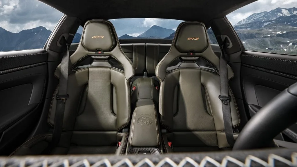 포르쉐 911 GT3 The Porsche 911 GT3 Bergsport a tribute to Alpine driving 10 https://mobilityground.com/wp-content/uploads/2026/10/포르쉐-911-GT3-The-Porsche-911-GT3-Bergsport-a-tribute-to-Alpine-driving-1.webp