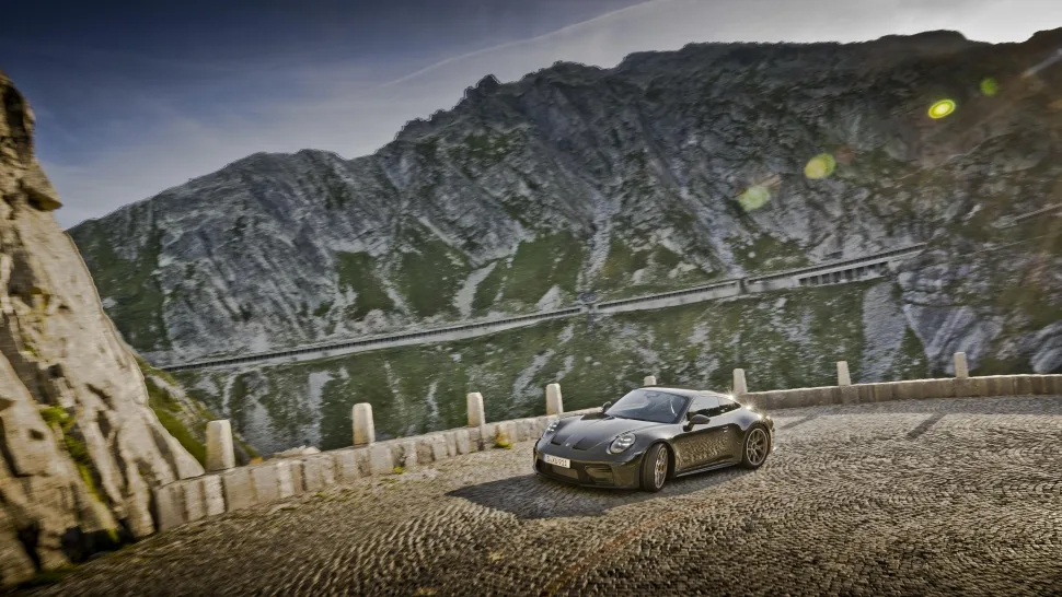 포르쉐 911 GT3 The Porsche 911 GT3 Bergsport a tribute to Alpine driving 8 https://mobilityground.com/wp-content/uploads/2026/10/포르쉐-911-GT3-The-Porsche-911-GT3-Bergsport-a-tribute-to-Alpine-driving-1.webp